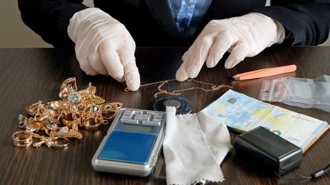 Apcietināts iespējamais lombardu aplaupītājs