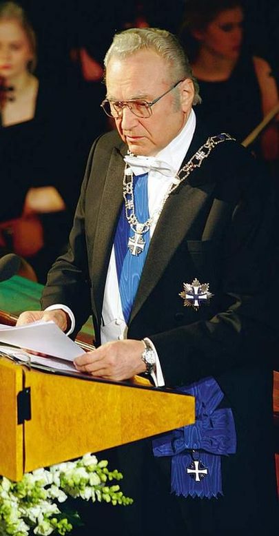 President Arnold Rüütel pidamas kõnet Estonia teatrisaalis 2013.aastal Eesti iseseisvuspäeva pidulikul kontserdil.