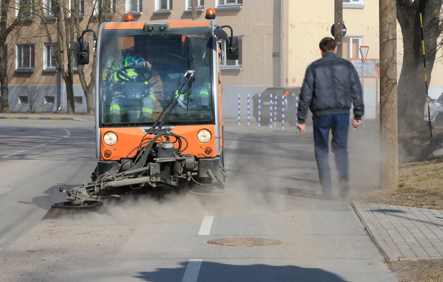 Tänavapuhastus Tähe tänaval.