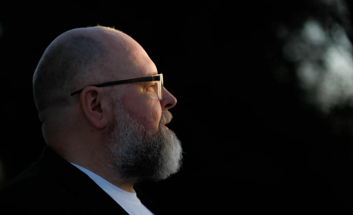 Reinverelt tellisid uudisteose “Narride laev” (“On the Ship of Fools”, “Auf dem Narrenschiff”) dirigent Paavo Järvi ja Eesti Festivaliorkester, kes on varemgi olnud tema uudisteoste esmaesitajad Pärnu muusikafestivalil.