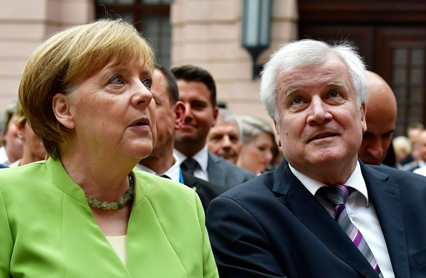 Sõprus läbi? Saksamaa liidukantsler Angela Merkel (vasakul) ja Horst Seehofer maailma pagulaste päevale pühendatud üritusel Berliinis.