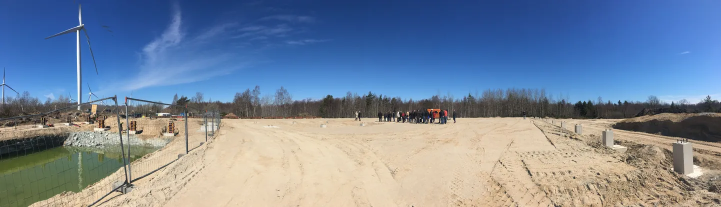 Siia kerkibki uus kalatehas. Hetk tehase nurgakivi panekust Paldiskis.