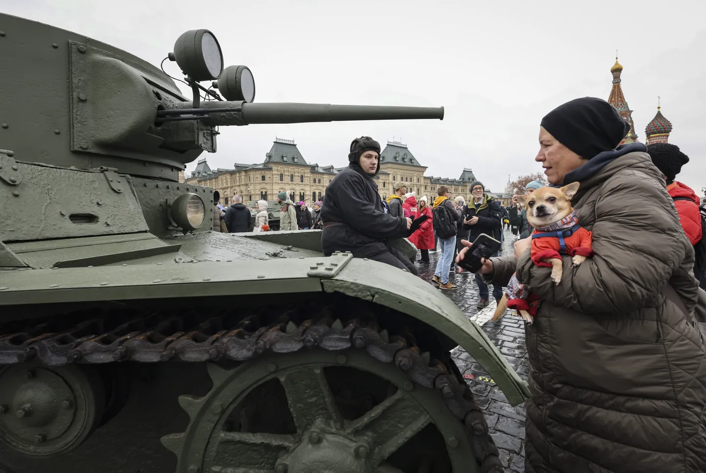 Военная техника на Красной площади в Москве