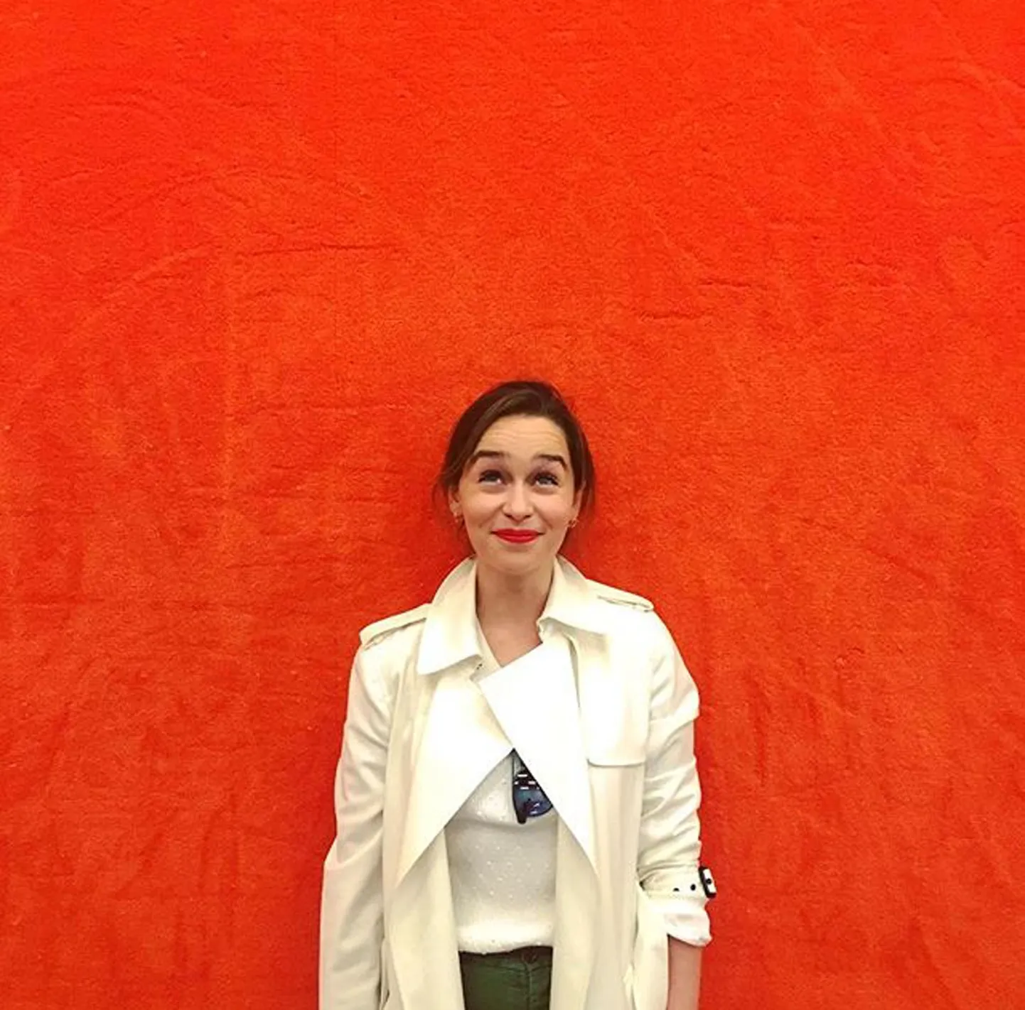 Näitlejanna Emilia Clarke teab, et õige jakk teeb naise šikiks!