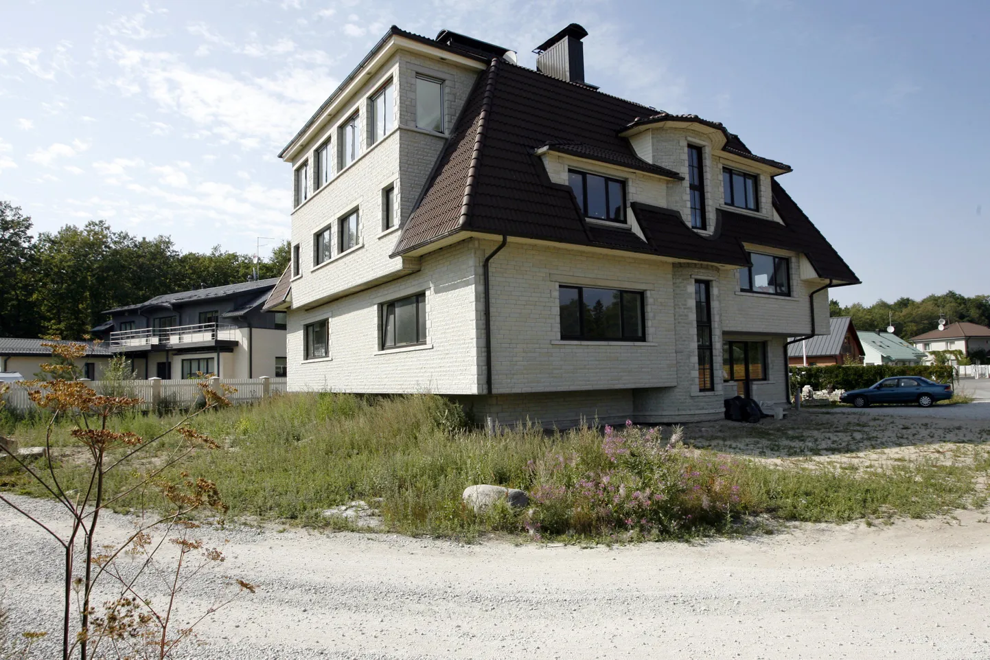 Ebaseaduslikult muudetud projekti järgi ehitatud  elamu  Rocca al Mares Lillevälja tee 14.