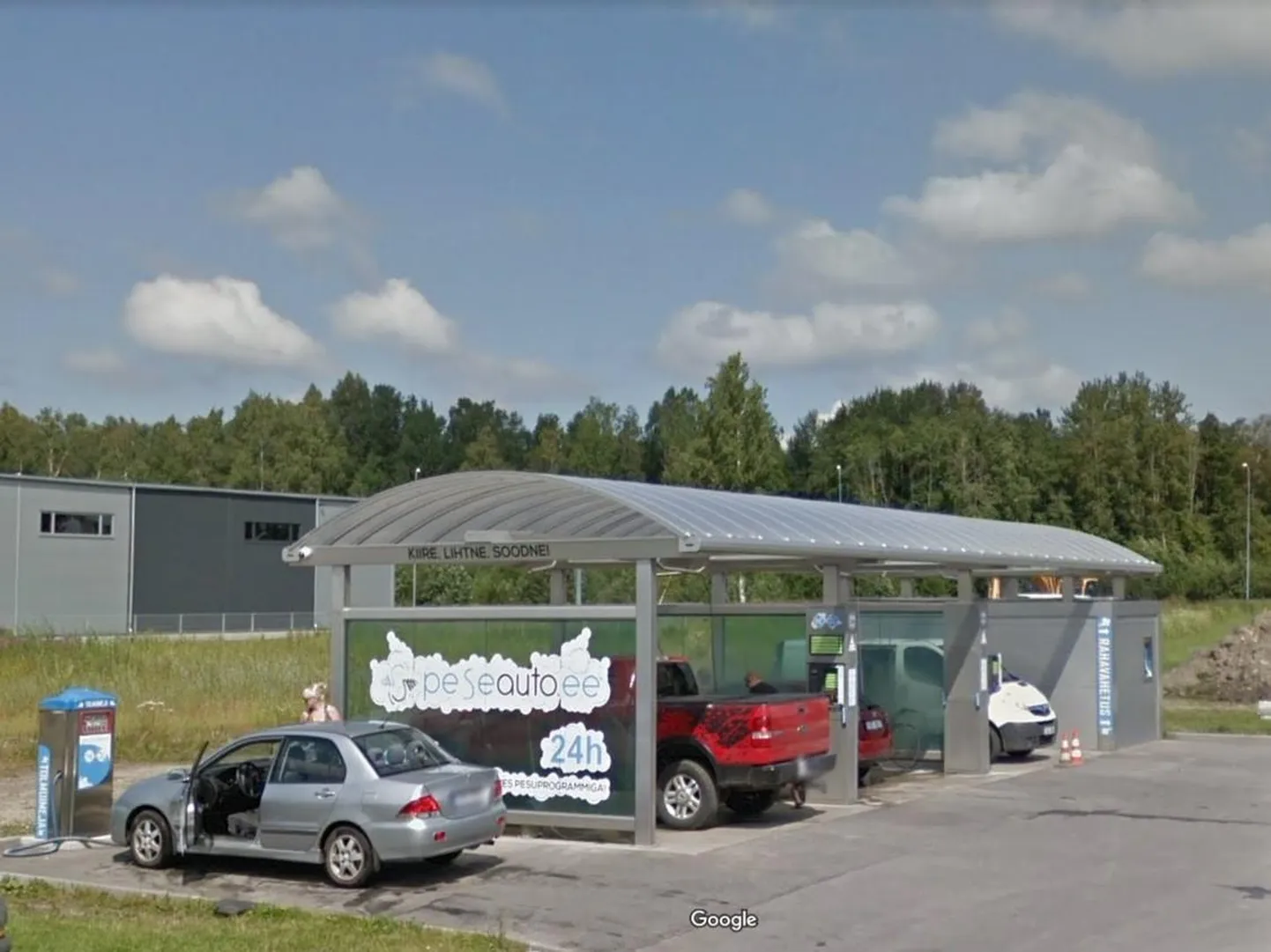 Pärlimõisa teel asub iseteenindav autopesula.