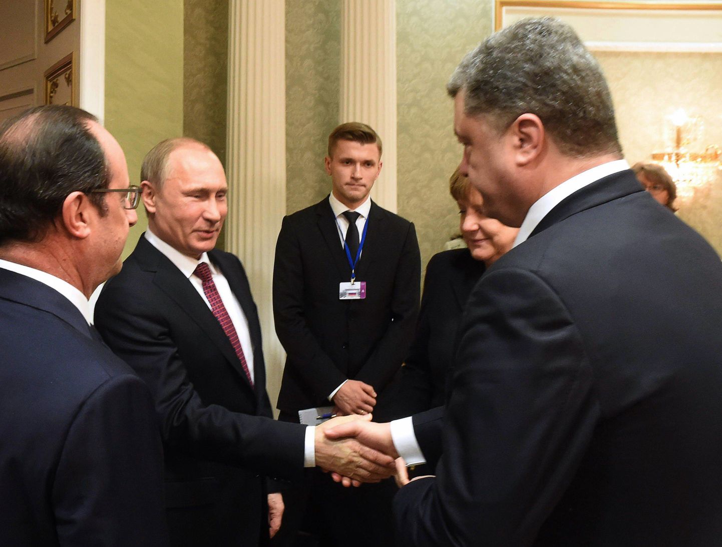 Venemaa presidendi Vladimir Putini ja Ukraina presidendi Petro Porošenko käepigistus.