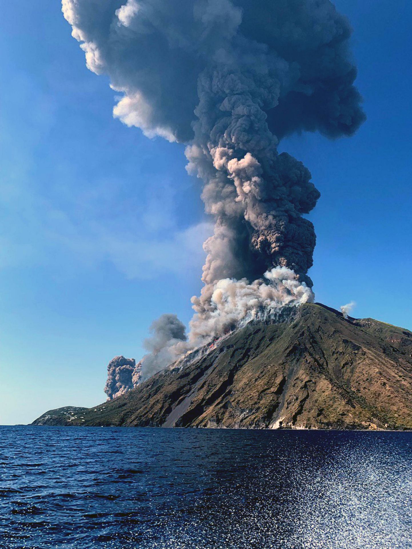 ​Вулкан на острове Стромболи
