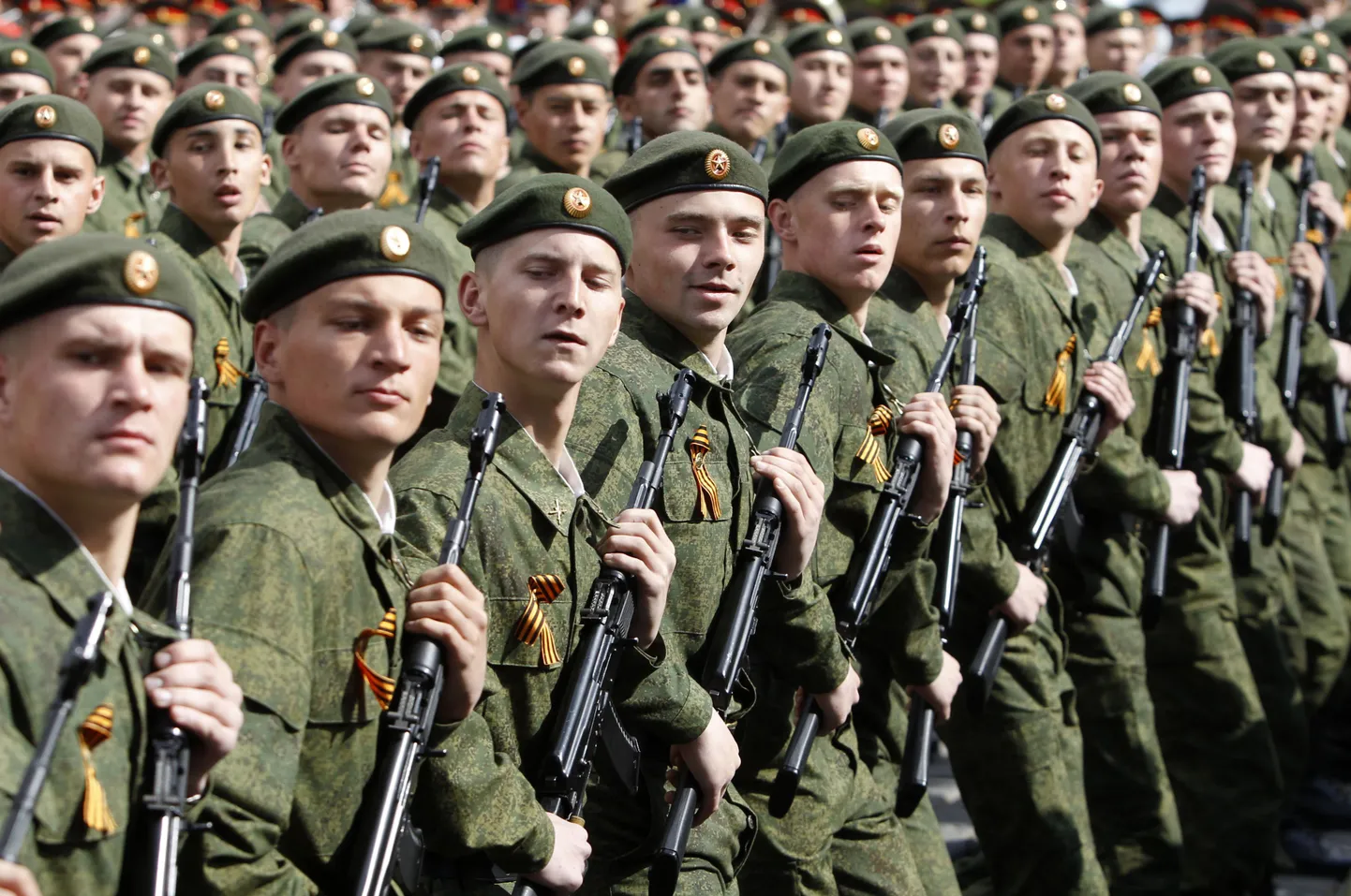 Российские вооруженные силы на параде по случаю 9 мая.
