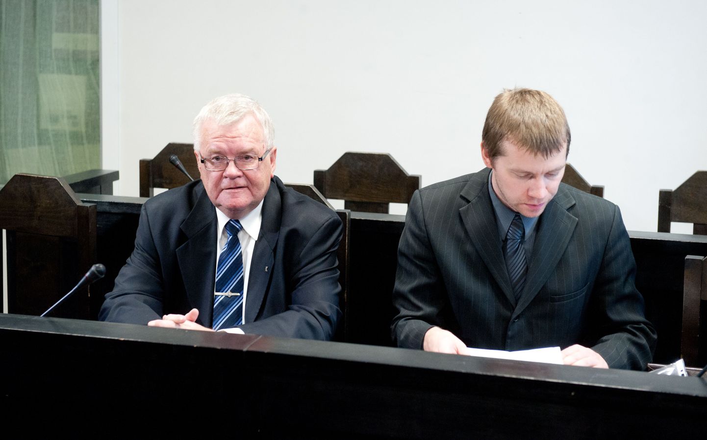 Edgar Savisaar 2012. aastal kohtus, kui ta vaidlustas saadud liiklustrahvi. Harju maakohus tühistas Tallinna linnapeale määratud liiklustrahvi ja nõudis tema advokaadikulud sisse riigilt.