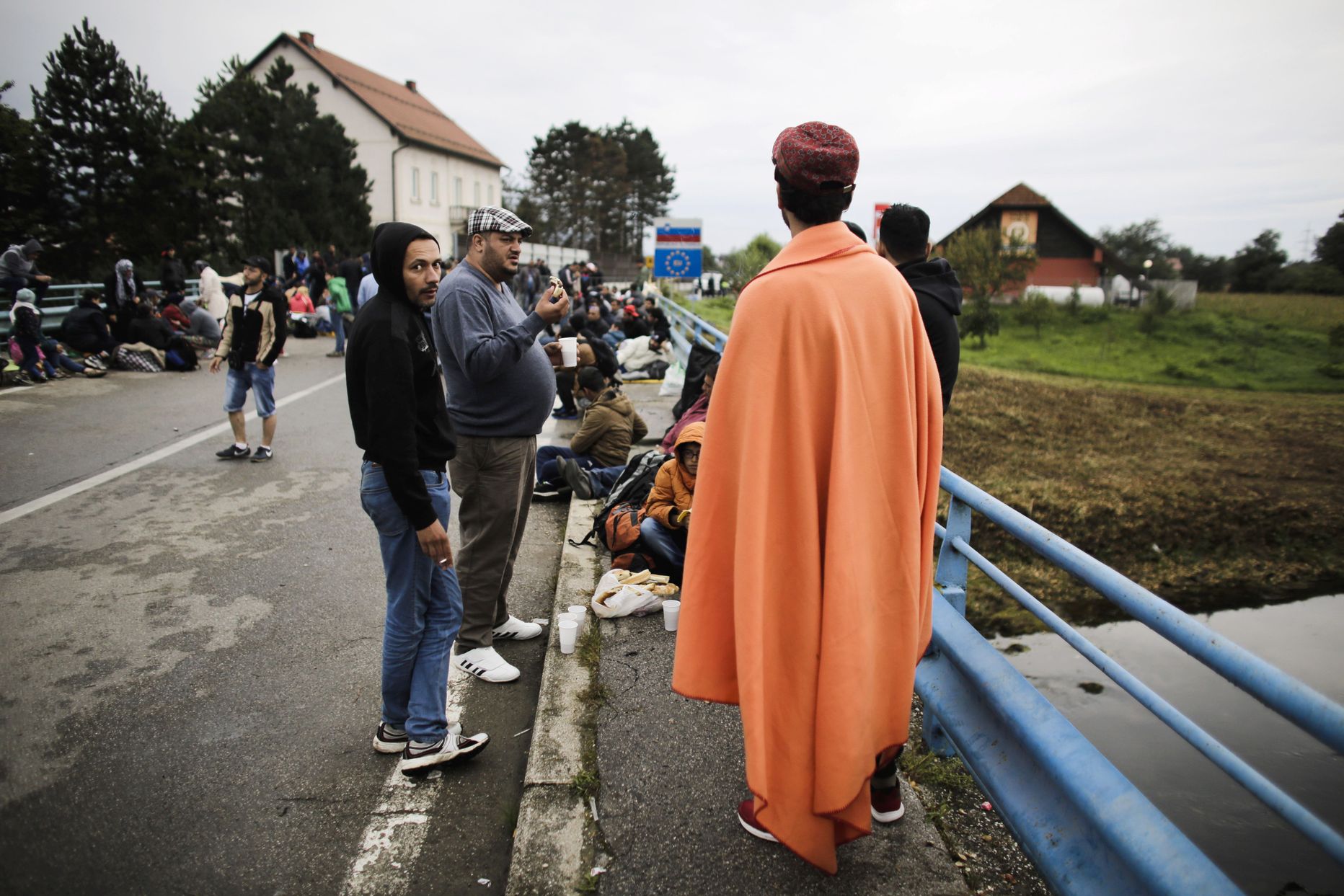 Põgenikud Sloveenia-Horvaatia piiril.
