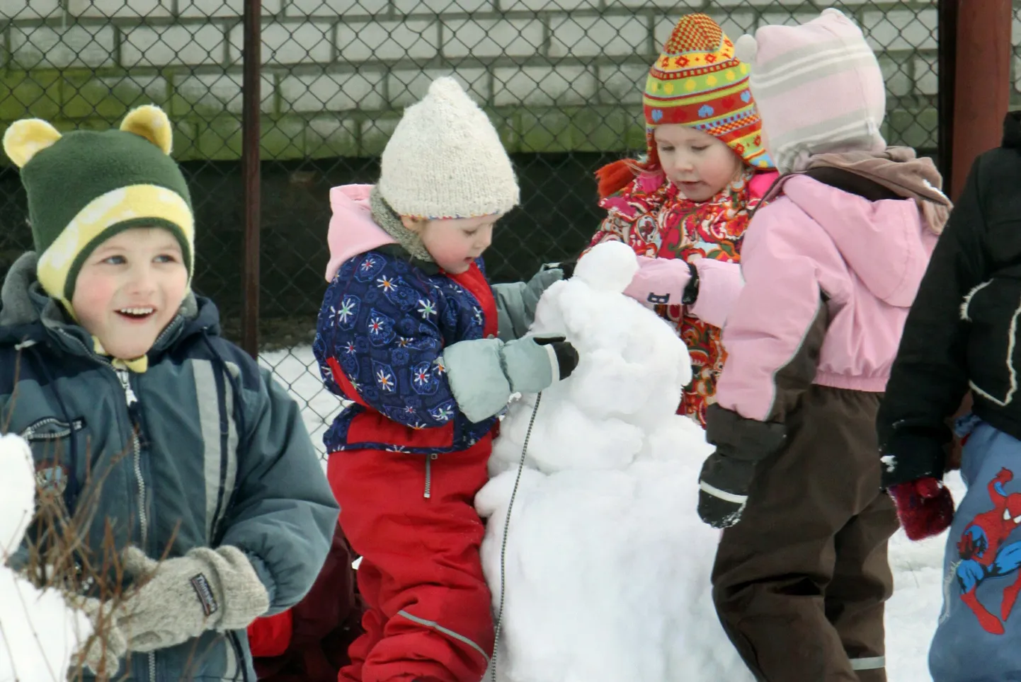 Pildil lapsed Pärnu Mai tänava lasteaias.