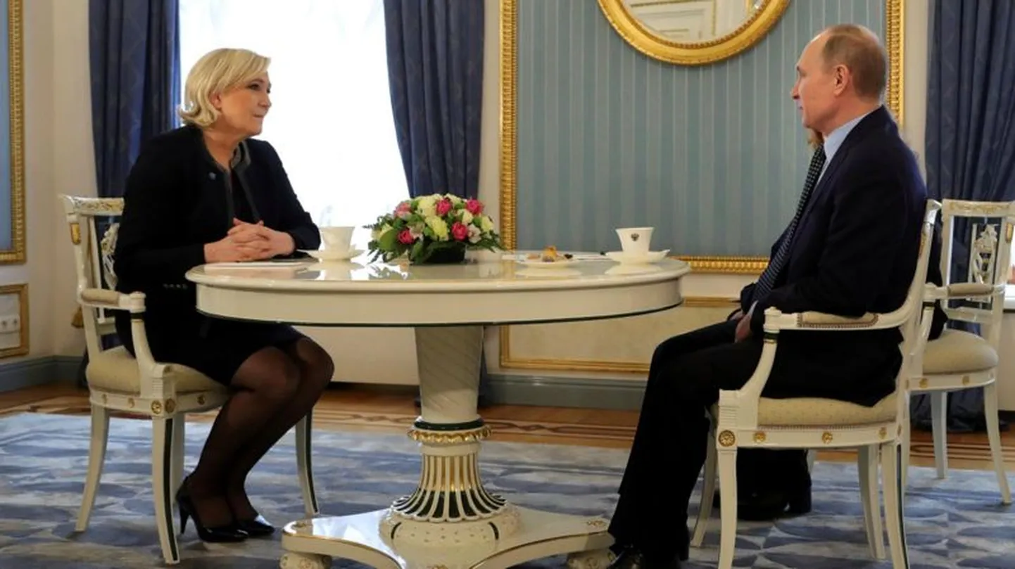 В 2017 году тогдашняя кандидат в президенты Франции от «Национального фронта» Марин Ле Пен встречалась в Кремле с российским президентом Владимиром Путиным.