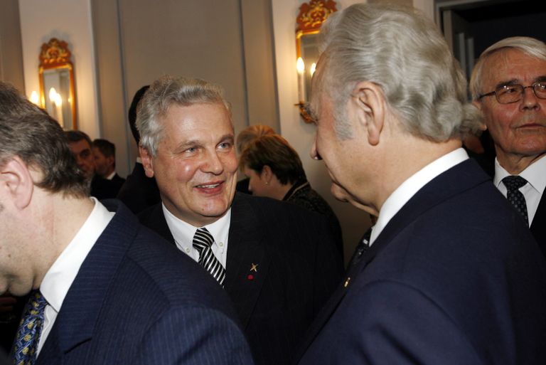 Herman Simm 2006. aastal koos president Arnold Rüütliga.