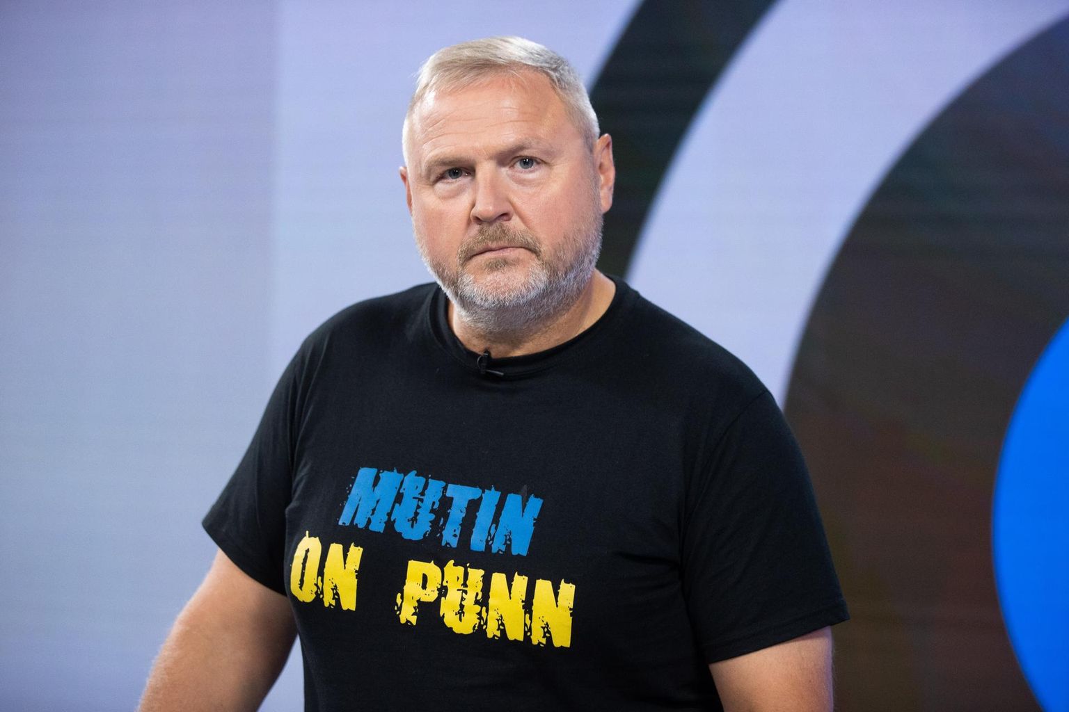 Рихо Террас в футболке с переведенной надписью «Хутин пуйло».
