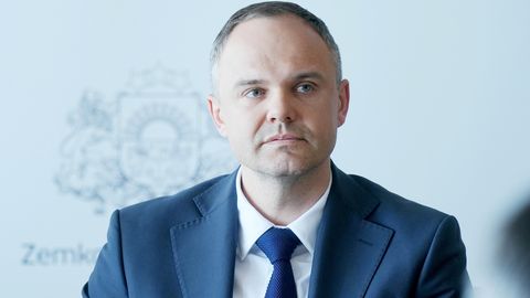 AMATPERSONU DEKLARĀCIJAS ⟩ Atstādinātais ZM valsts sekretārs Krūmiņš pērn deklarējis 122 700 eiro lielus ienākumus