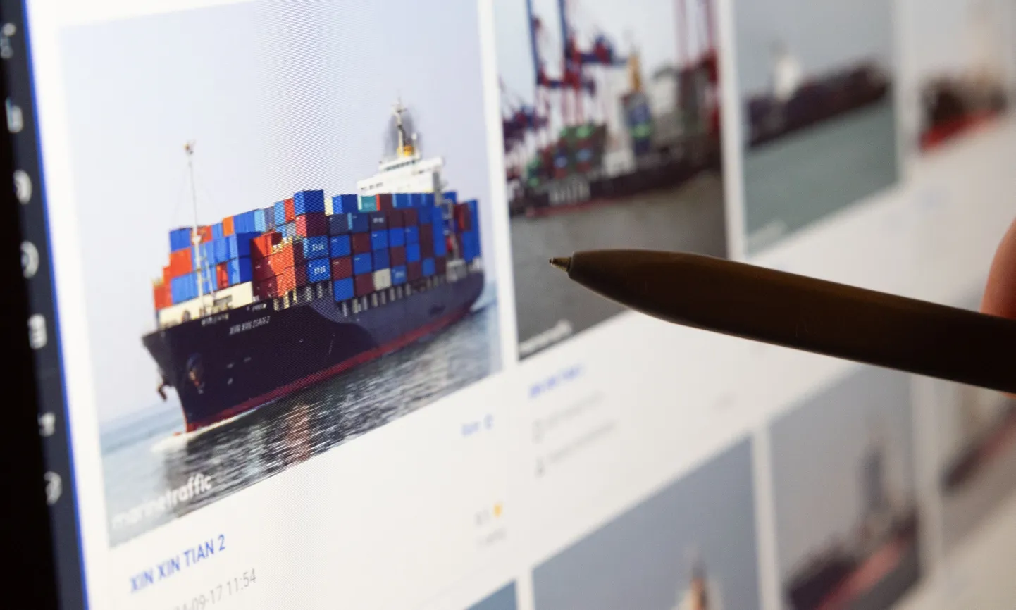 Hongkongi lipu all seilav konteinerlaev Xin Xin Tian 2. Taamal kujutis MarineTrafficu lehelt.