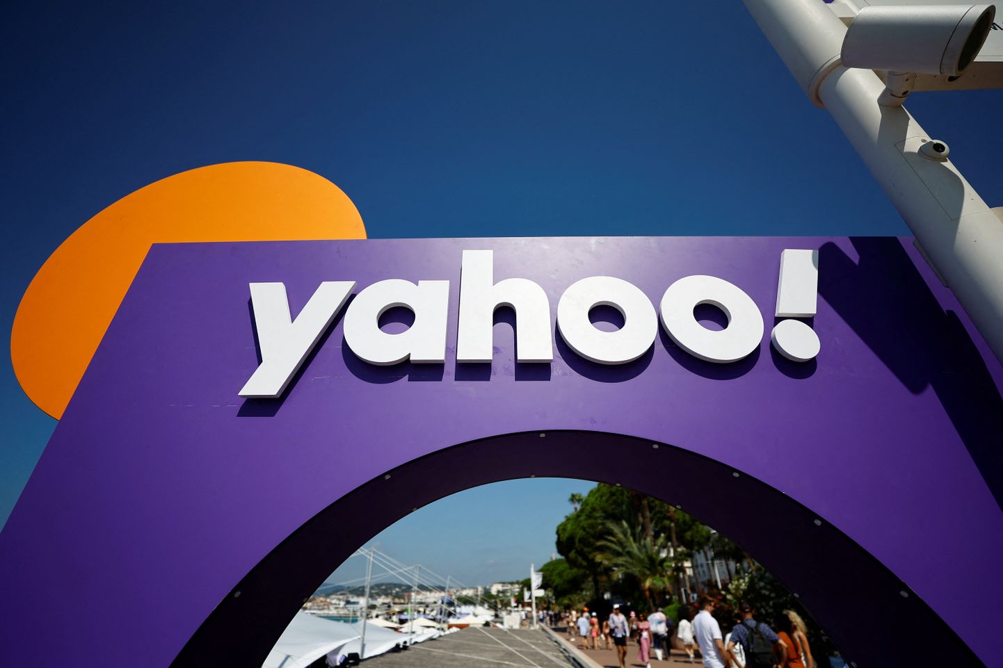 Yahoo logo.