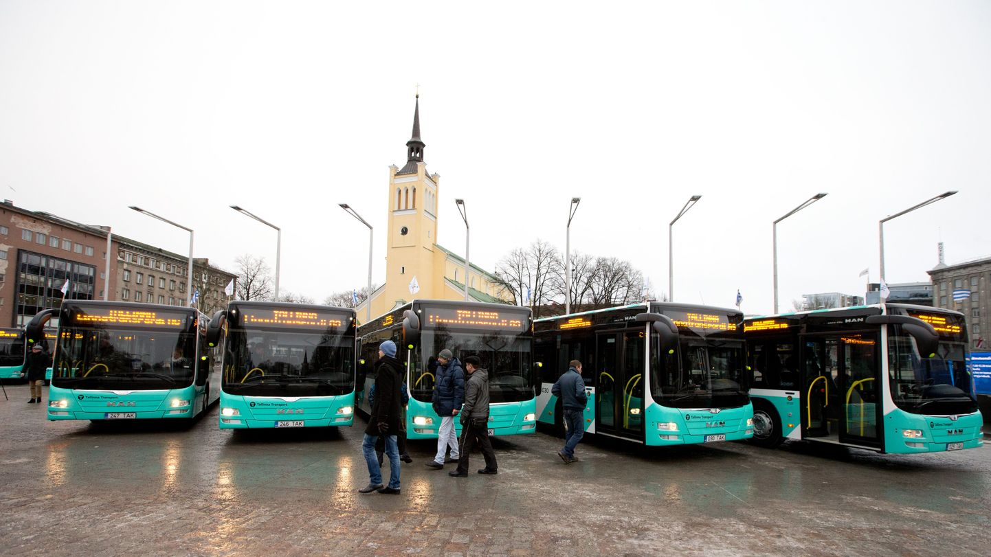 Tallinna Linnatranspordi ASi uute busside esitlus Vabaduse väljakul.