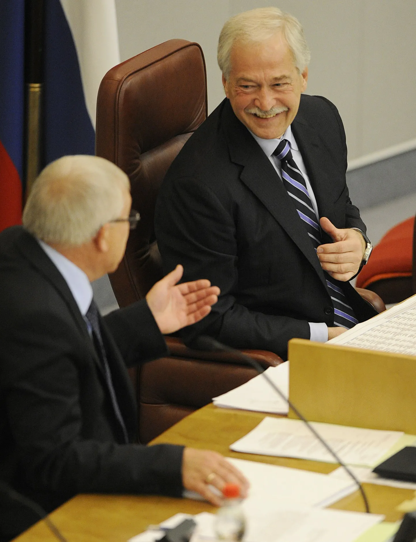 Riigiduuma spiiker Boriss Grõzlov (parempoolne) vestleb oma asetäitja Oleg Morozoviga.