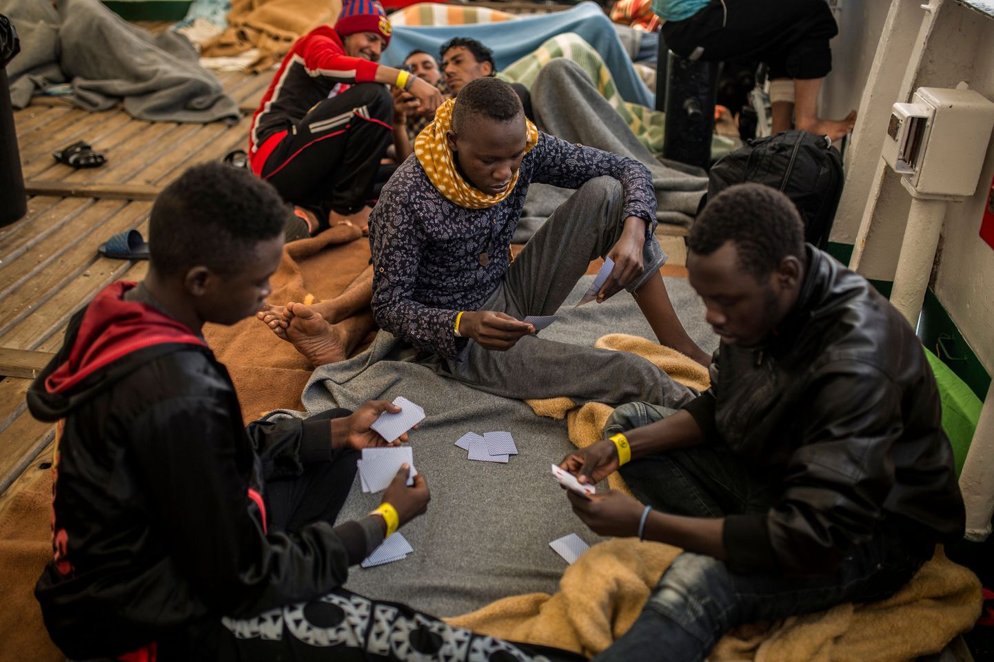 Беженцы на борту спасательного корабля
