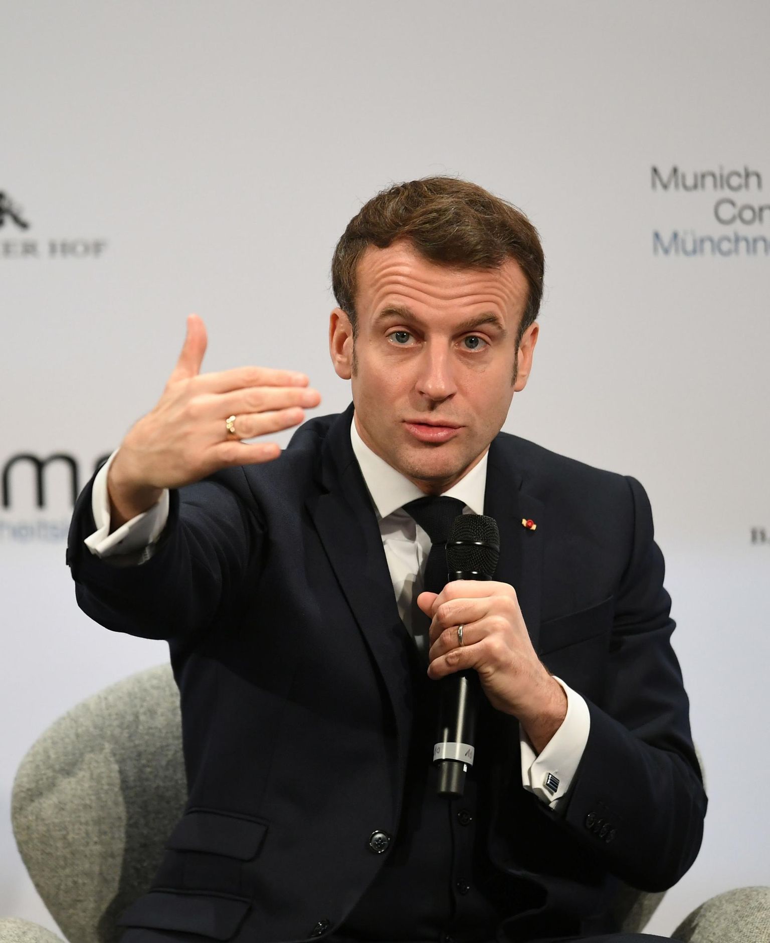 Prantsusmaa president Emmanuel Macron üleeile Müncheni julgeolekukonverentsi pealaval kõnelemas. 