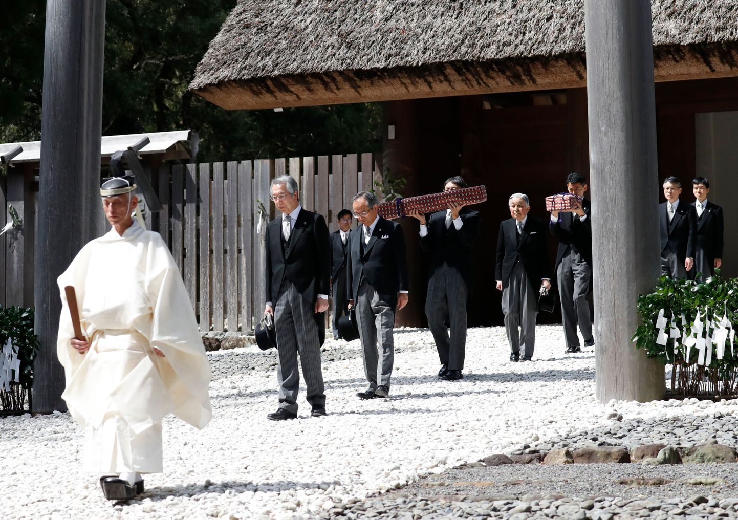 Jaapani keiser Akihito Jingu shintōpühamus Ise linnas.