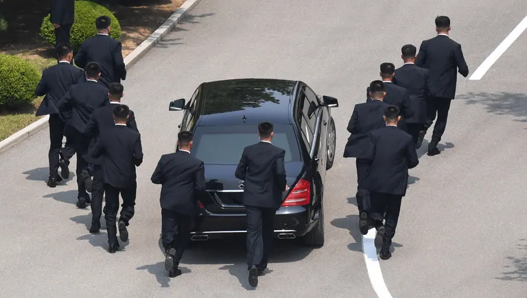 Põhja-Korea liider Kim Jong-un ja tema ihukaitsjad