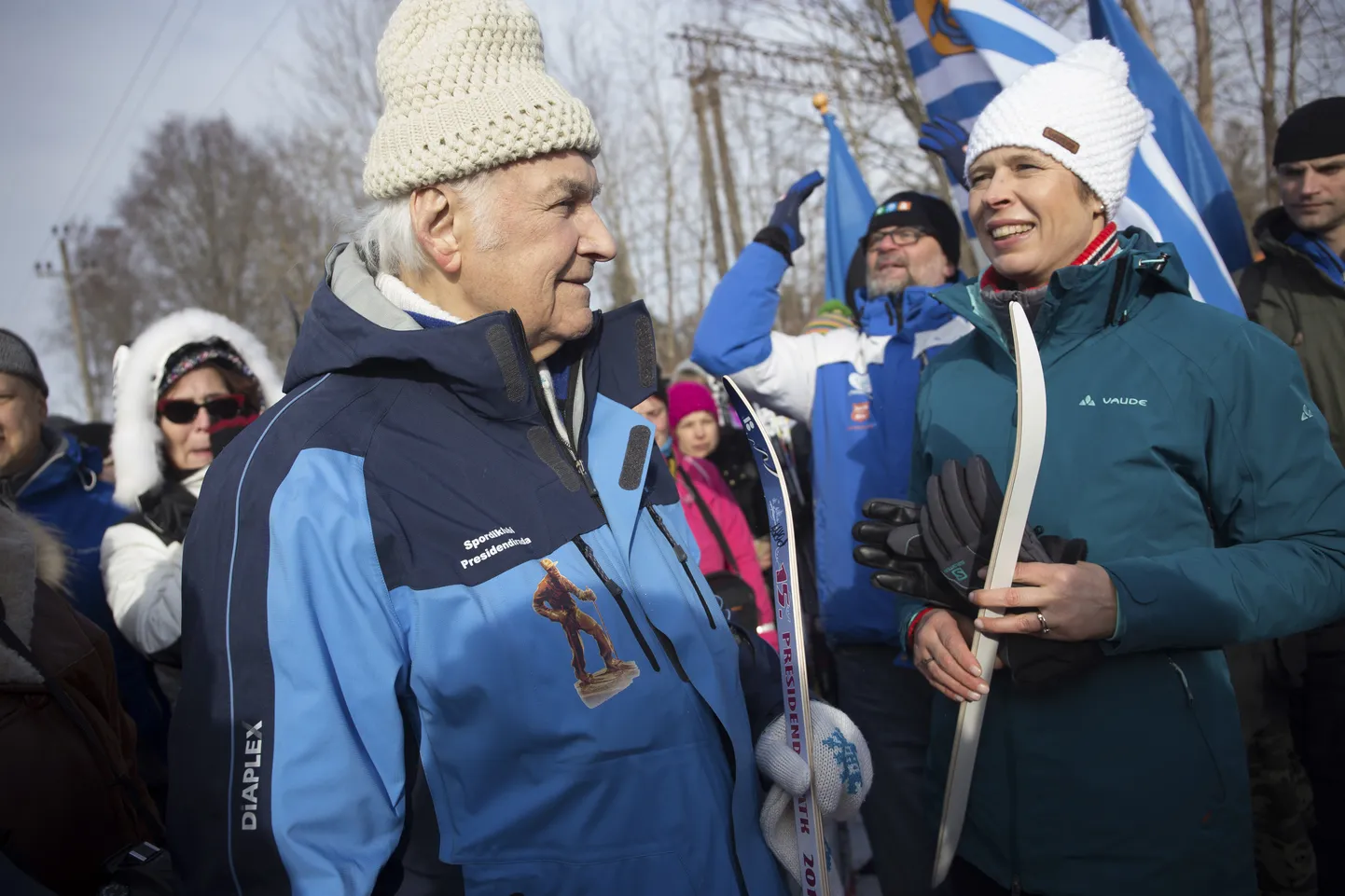 Presidendid Kersti Kaljulaid ning  Arnold Rüütel allkirjastasid presidendimatka suusad.  Sellega andis Arnold Rüütel  patroonluse üle Kersti Kaljulaidile.