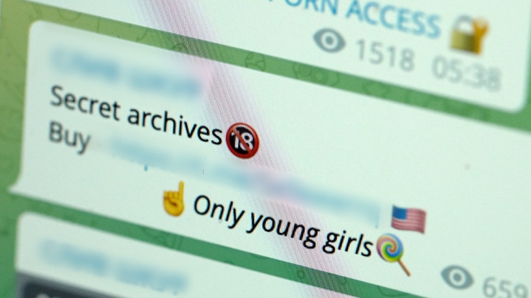 "Только юные девочки". Скриншот канала в Telegram
