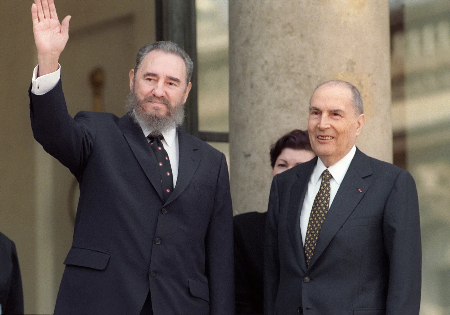 Kuuba riigipea Fidel Castro külastas Prantsusmaa president François Mitterrandi 1995. aastal. Selleks ajaks ei olnud Mitterrandi 14 aastat vaevanud vähk enam saladus.