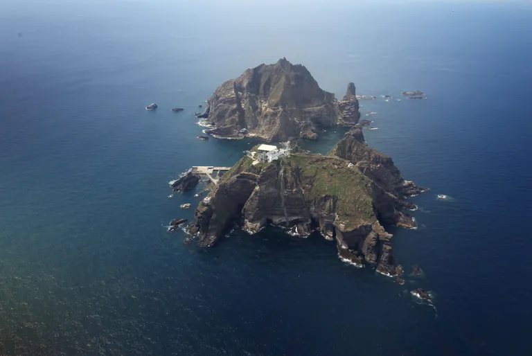 Vaidlusalused saared, mis Jaapani kaartidel on Takeshima ja Lõuna-Korea kaartidel Dokdo