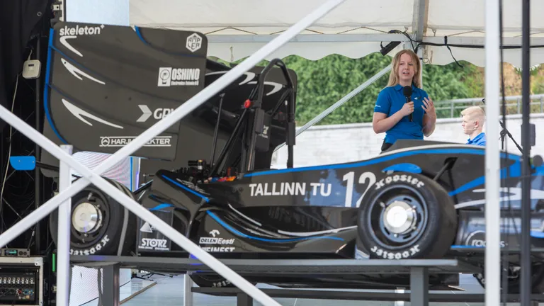 FS Team Tallinna isejuhtiva elektrivormeli tiimi kapten Anna Sihvart.
