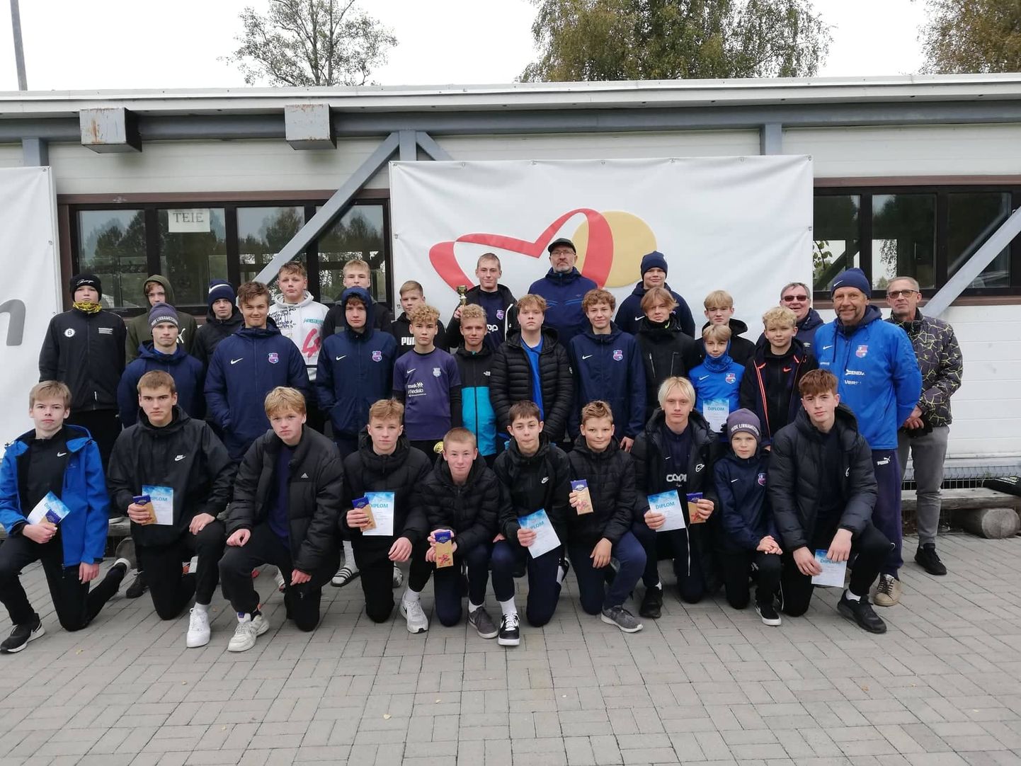 Koolinoored panid jalgpallioskuse omavahel proovile ja selgitasid välja kolm paremat jalkakooli Järvamaal.