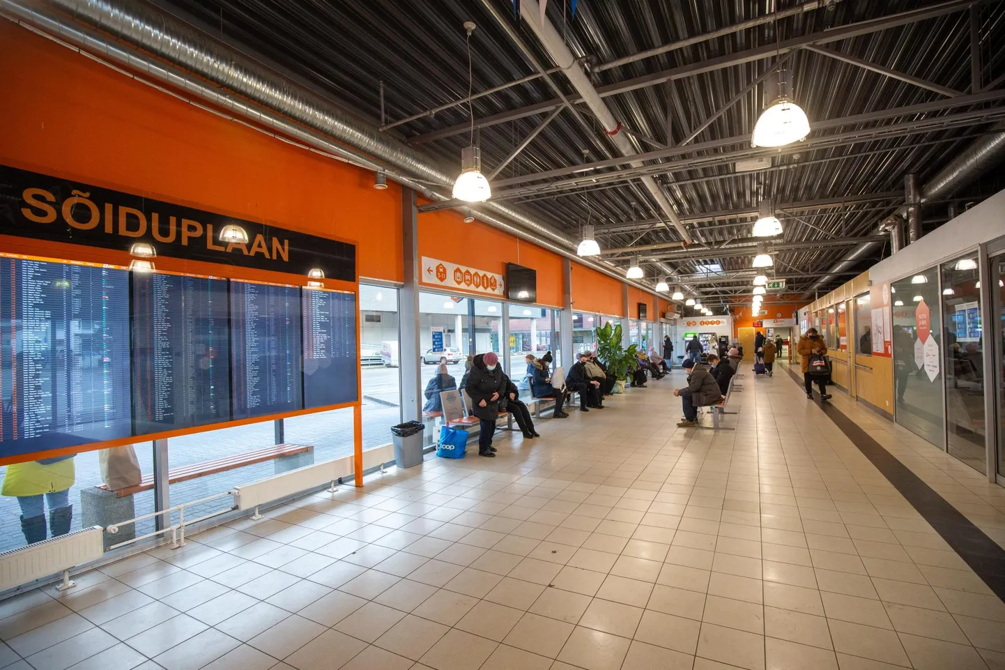 18 aastat tagasi valminud Tartu bussijaam on ajale jalgu jäänud nii seest kui ka väljast.