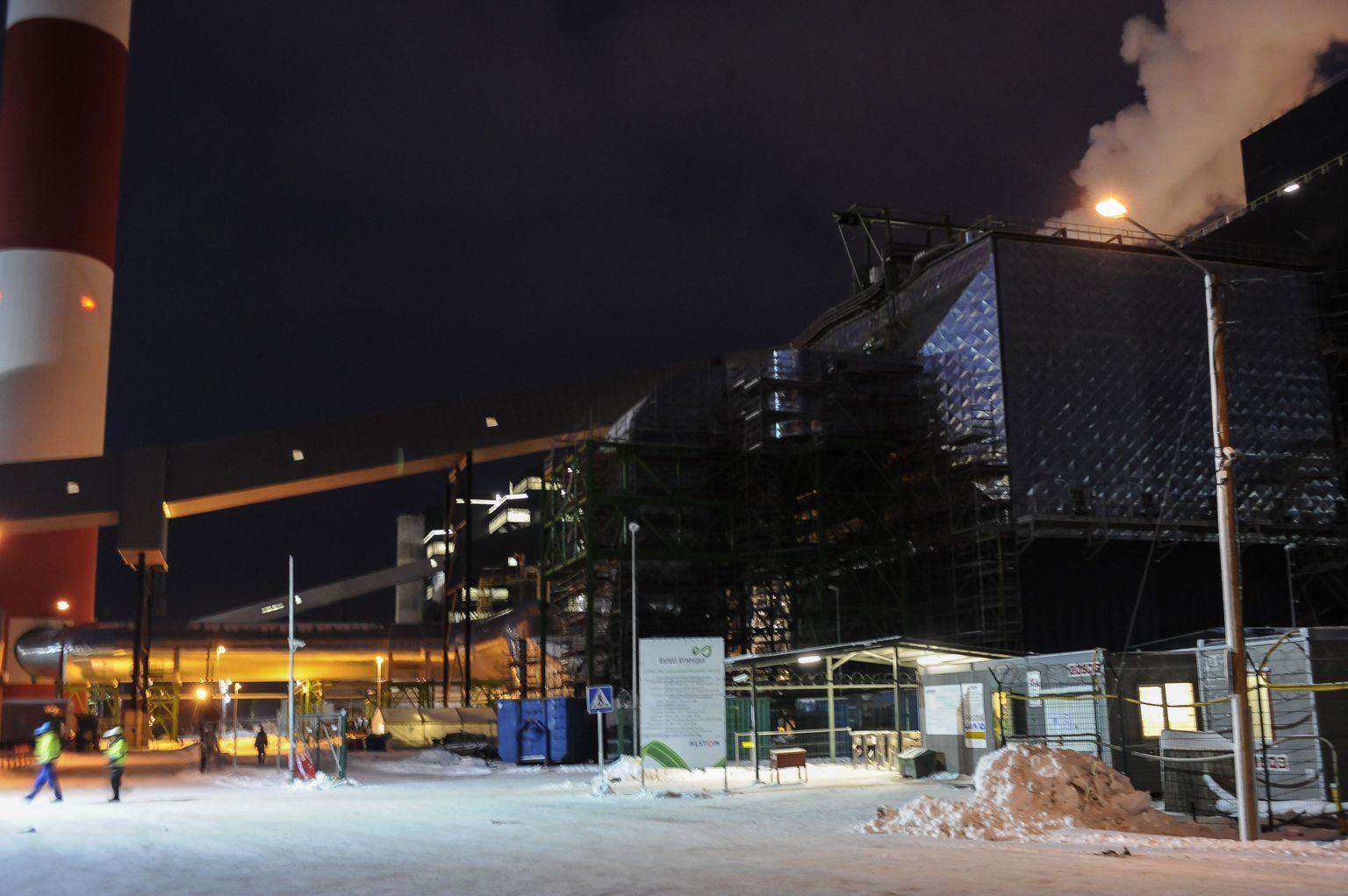 Eesti Energia Auvere jaama ülevõtmine  lükkub 2017. aasta oktoobrisse, seetõttu maksab General Electric Eesti Energiale leppetrahvi.