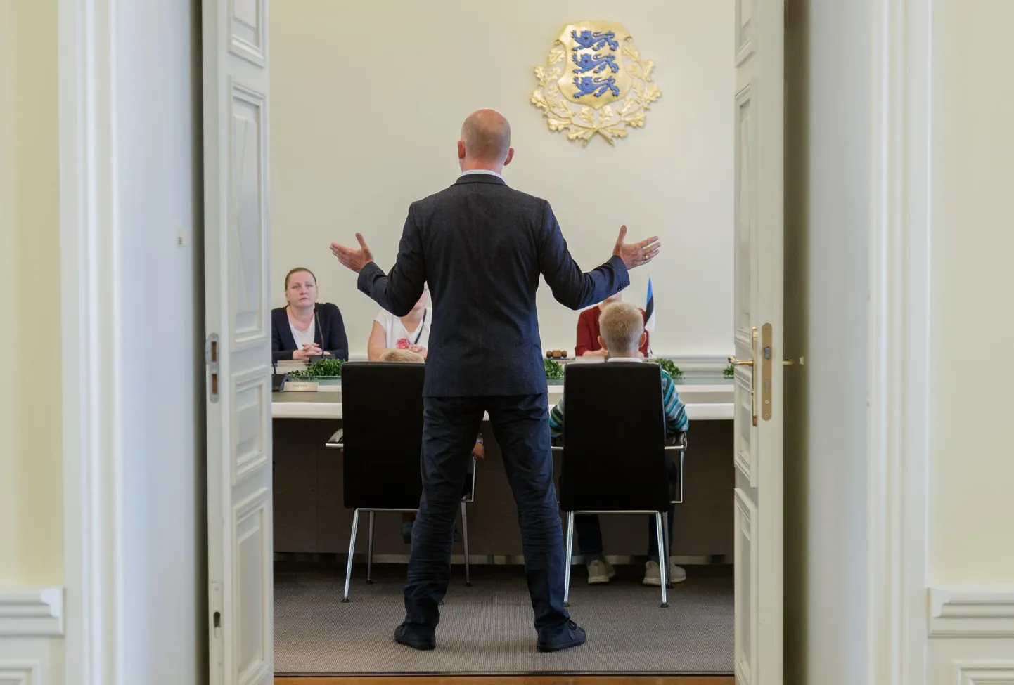 Eesti on tänavu avatud valitsuse partnerluse eesistujamaa. Avatud valitsemise kava sisaldab ka seaduseelnõude võimalikult varajase debateerimise ideed.
