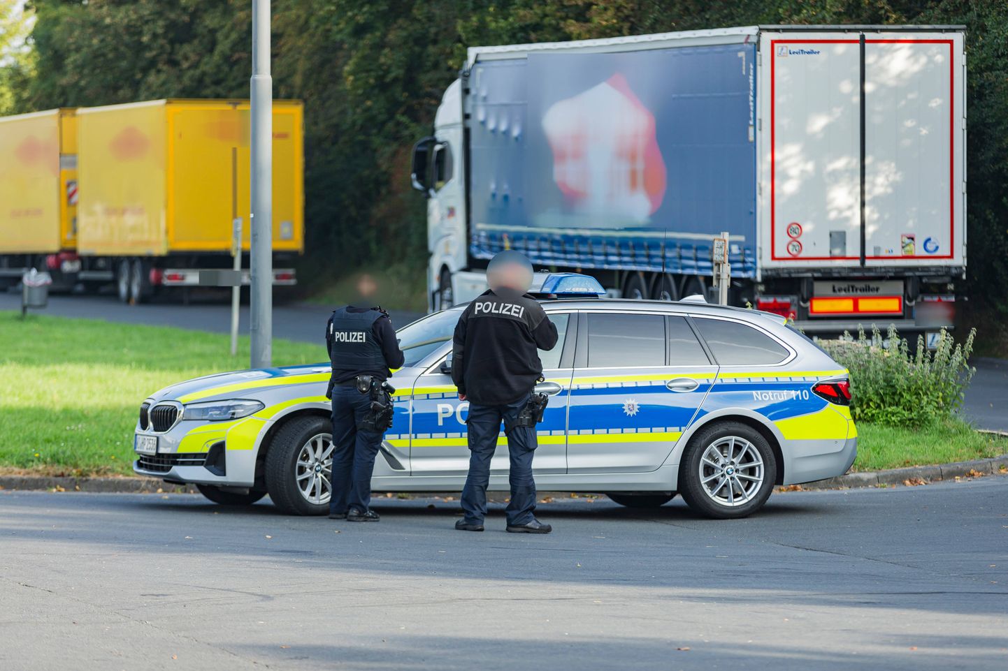 Немецкие полицейские проводят проверку на дорогах.Иллюстративное фото.
