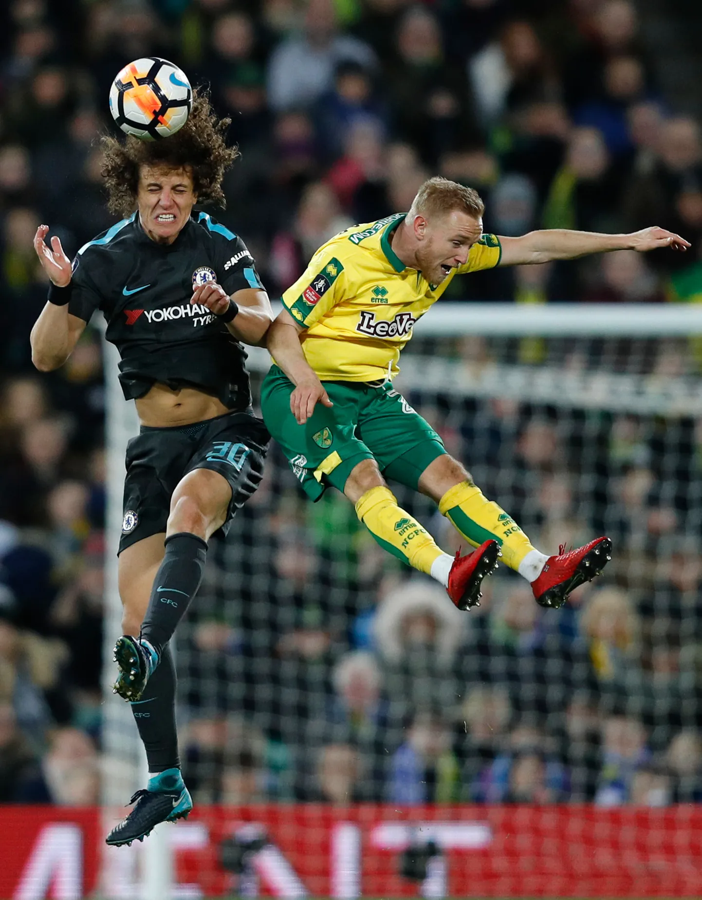 David Luiz (vasakul) ja Alex Pritchard.