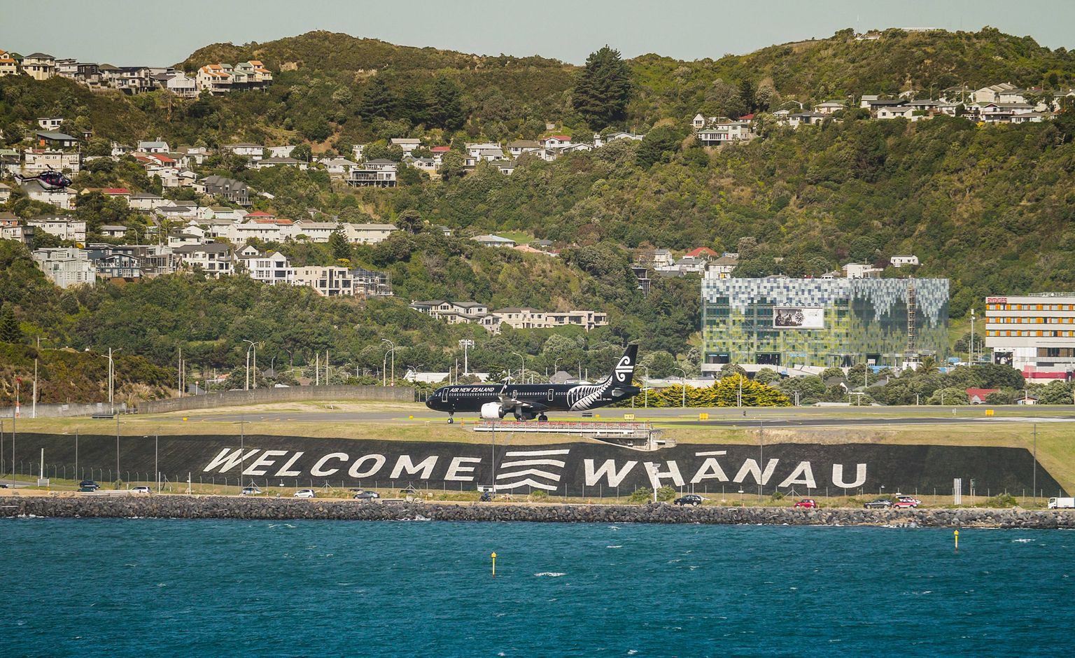 Wellingtoni lennujaamas maandunud lennuk. Meretaseme tõusu tõttu võib Uus-Meremaa pealinna tabada varsti n-ö sajandi üleujutus igal aastal.