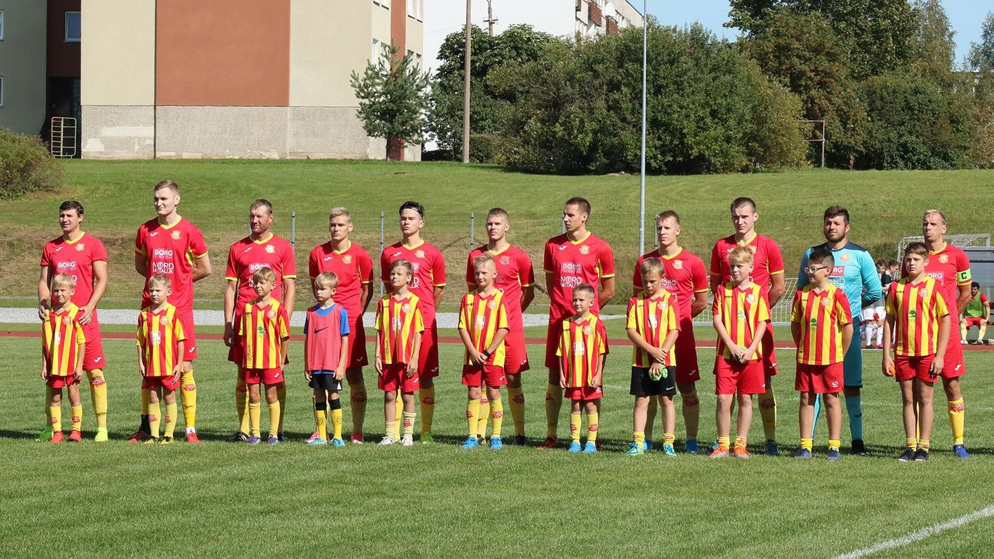 Võru Heliose meeskond enne mängu Nõmme Kalju U21-ga. FOTO: Võru Fc Helios