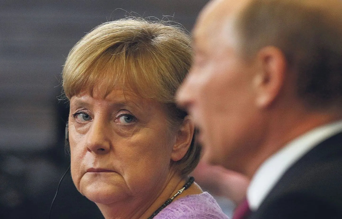 Erinevalt oma eelkäijast Gerhard Schröderist ei ole praegune Saksa kantsler Angela Merkel kunagi tundnud vajadust Vene presidendile Vladimir Putinile kaissu ronida.