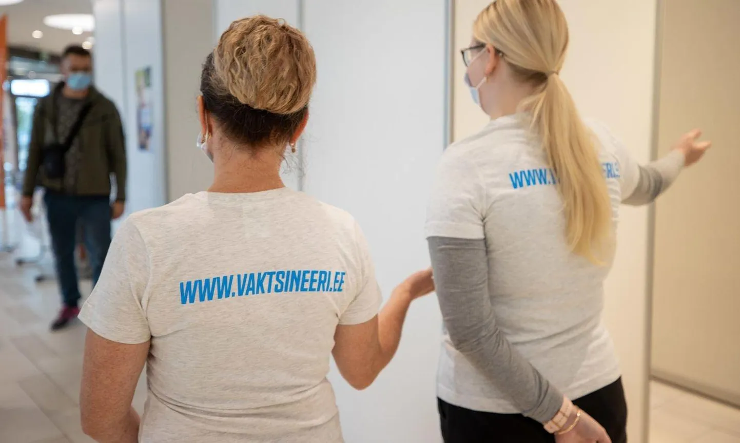 Pärnus saavad soovijad end COVID-19 vastu vaktsineerida nii aega broneerides kui ette teatamata kohale minnes.