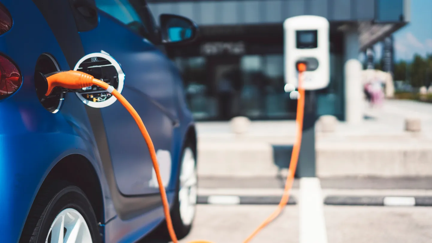Elektroauto uzlāde