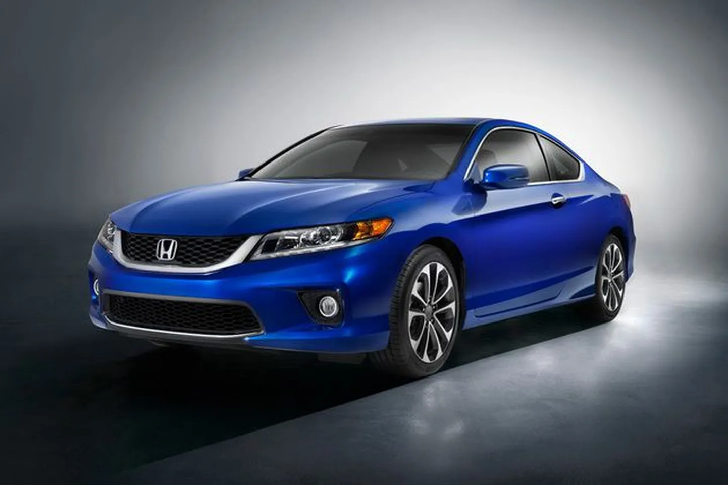 Uus Honda Accord.