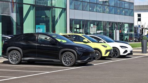 TEHNOLOOGIA KUULAB PEALT ⟩ Hollandi luure manitseb ametnikke autos mitte salavestlusi pidama