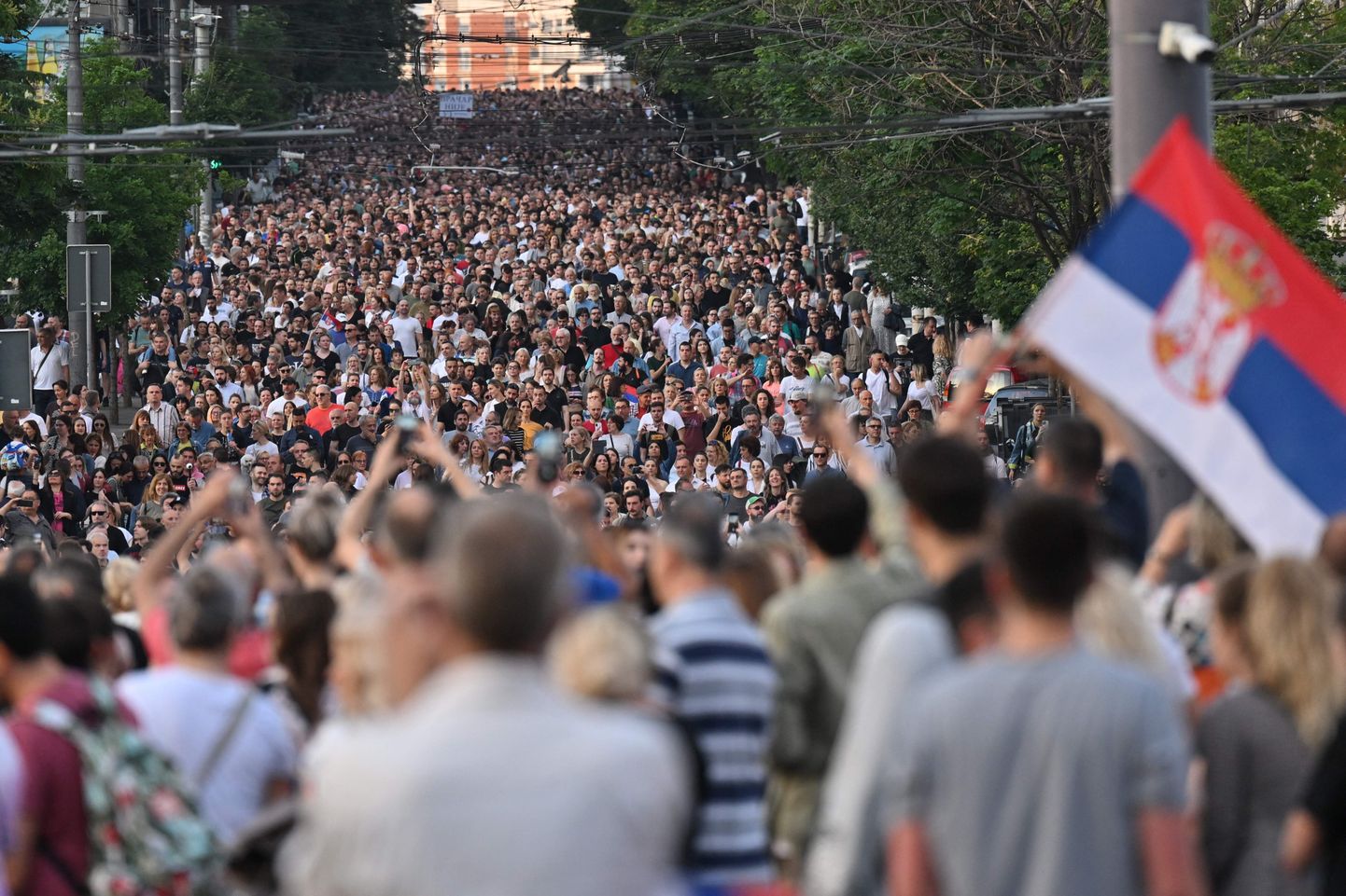 3. juunil marssisid tuhanded protestijad viiendal "Serbia vägivalla vastu" meeleavaldusel - ühel suurimal, mida riik viimaste kümnendite jooksul on näinud