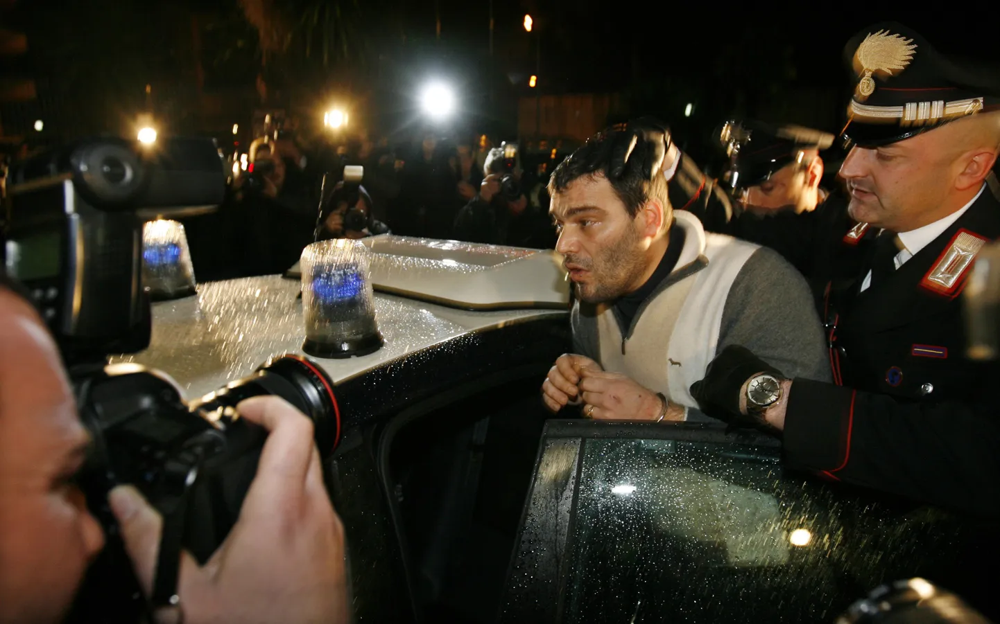Itaalia julgeolekujõud vahistasid 64 arvatavat maffia liiget.