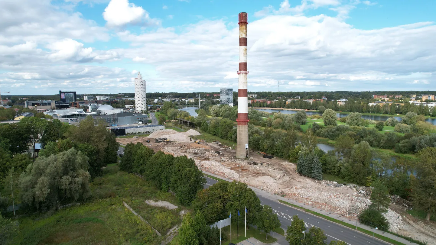 1967. aastal kasutusse võetud keskkatlamaja korstnast on Tartus kõrgem ehitis vaid 192-meetrine telemast.