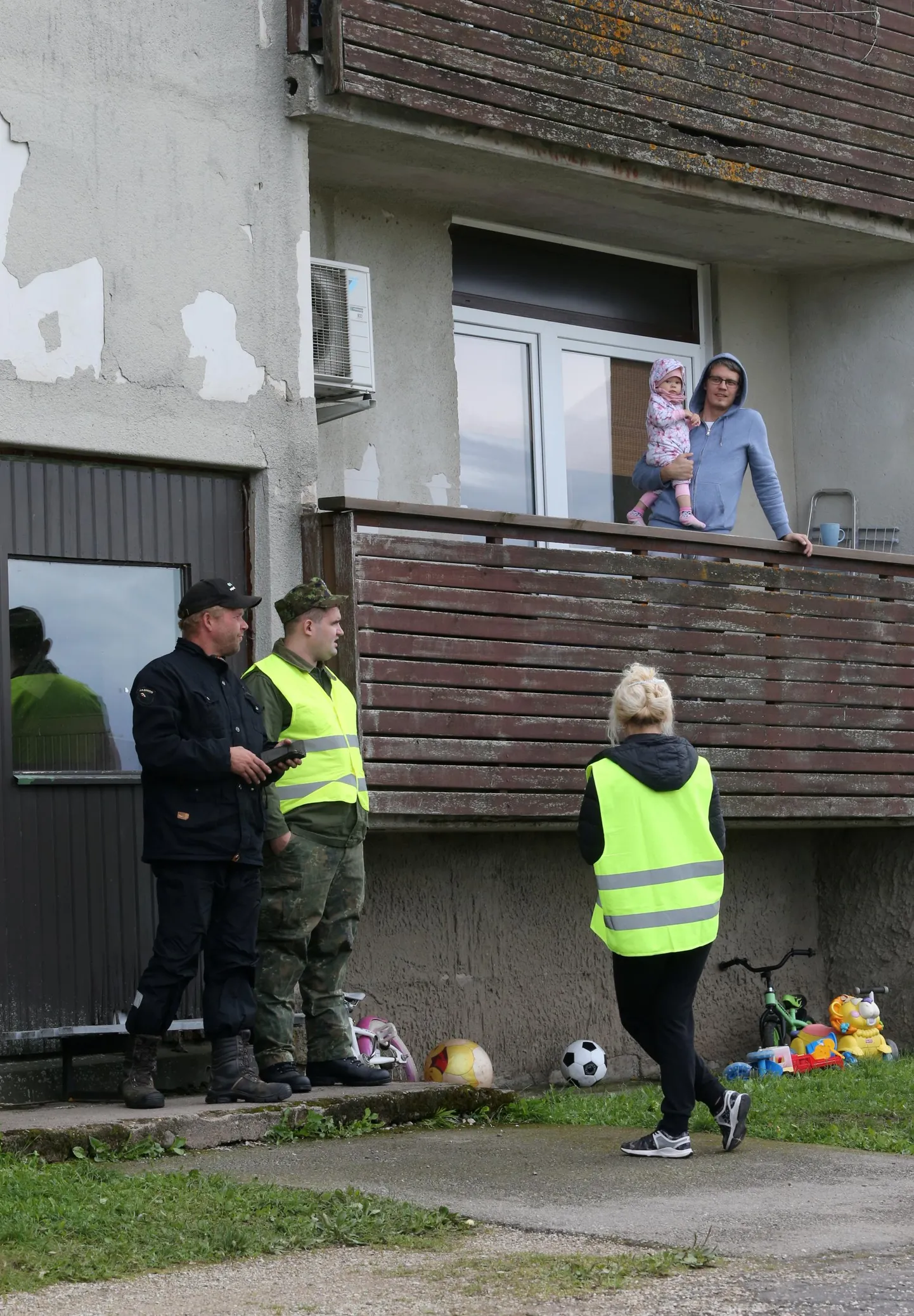Filmivõtted leidsid aset kohas, mida hellenurmlased kutsuvad Mustamäeks ja kus läinud reedel avanes möödujale just selline vaatepilt.